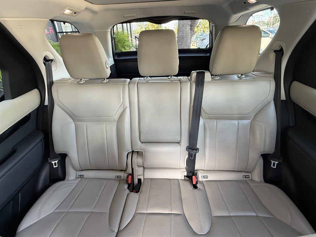 used 2019 Land Rover Discovery car, priced at $18,995