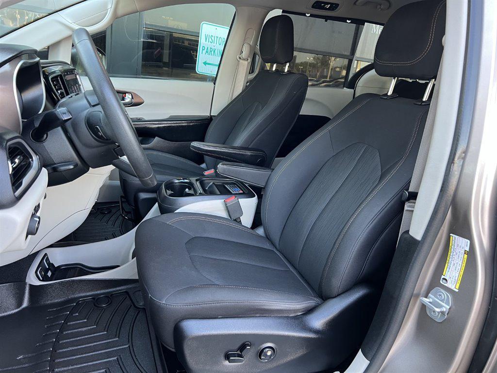 used 2018 Chrysler Pacifica car, priced at $15,995
