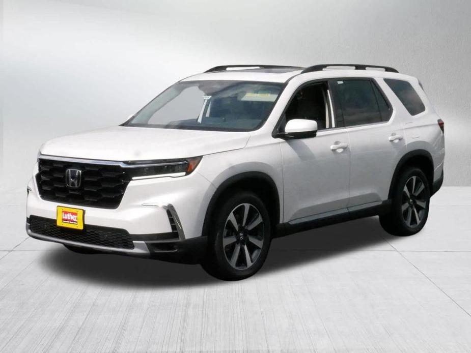 new 2025 Honda Pilot car, priced at $51,450