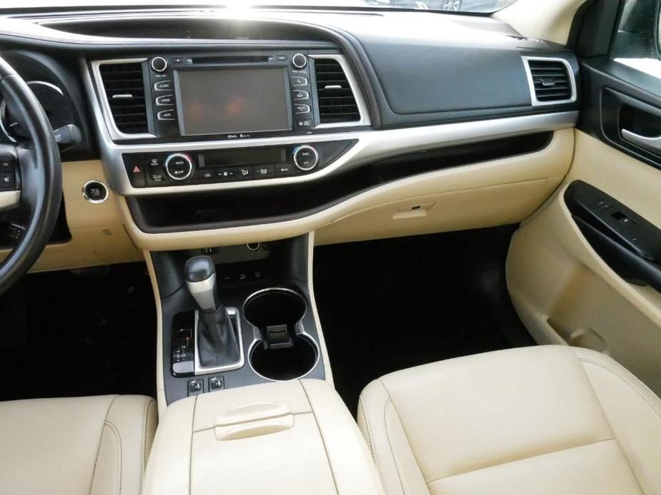 used 2015 Toyota Highlander car, priced at $18,895