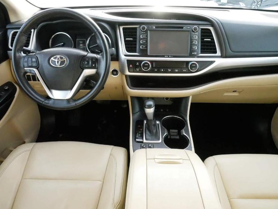 used 2015 Toyota Highlander car, priced at $18,895