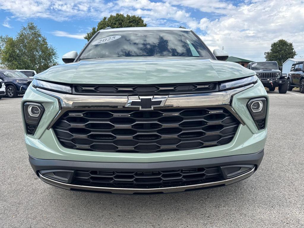 used 2025 Chevrolet TrailBlazer car, priced at $27,997
