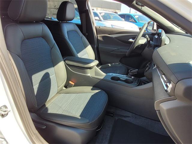 new 2025 Buick Envista car, priced at $27,320