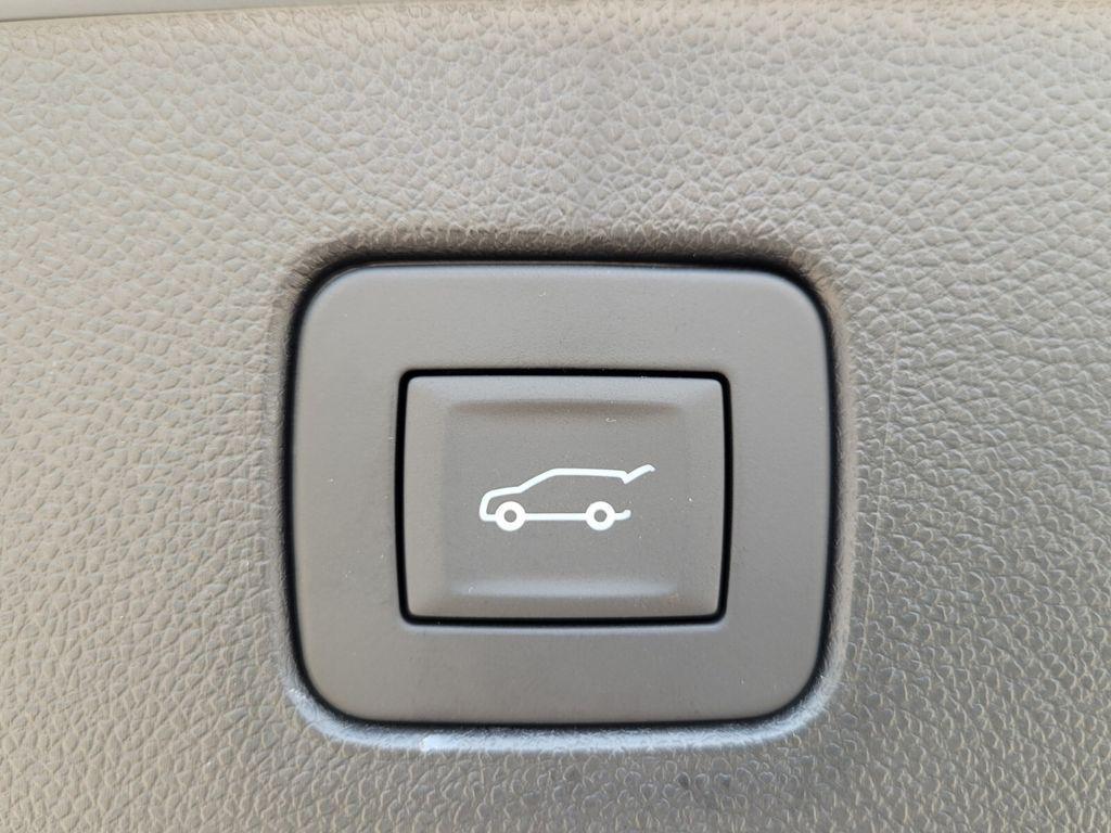 new 2025 Buick Envista car, priced at $25,865