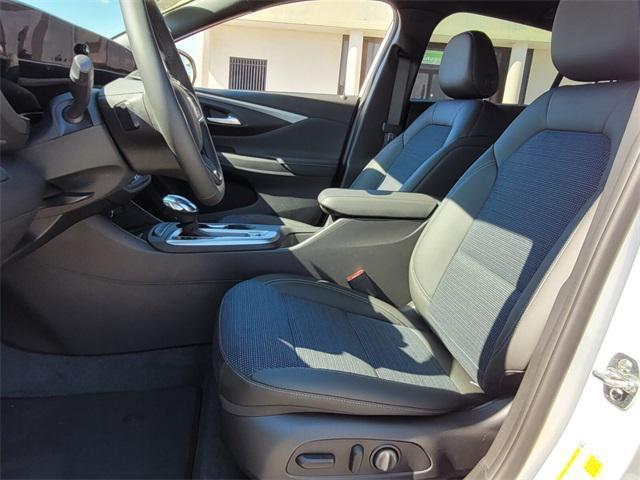 new 2025 Buick Envista car