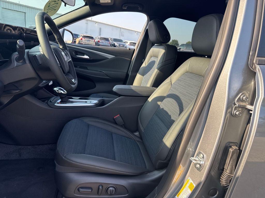 new 2025 Buick Envista car, priced at $26,798