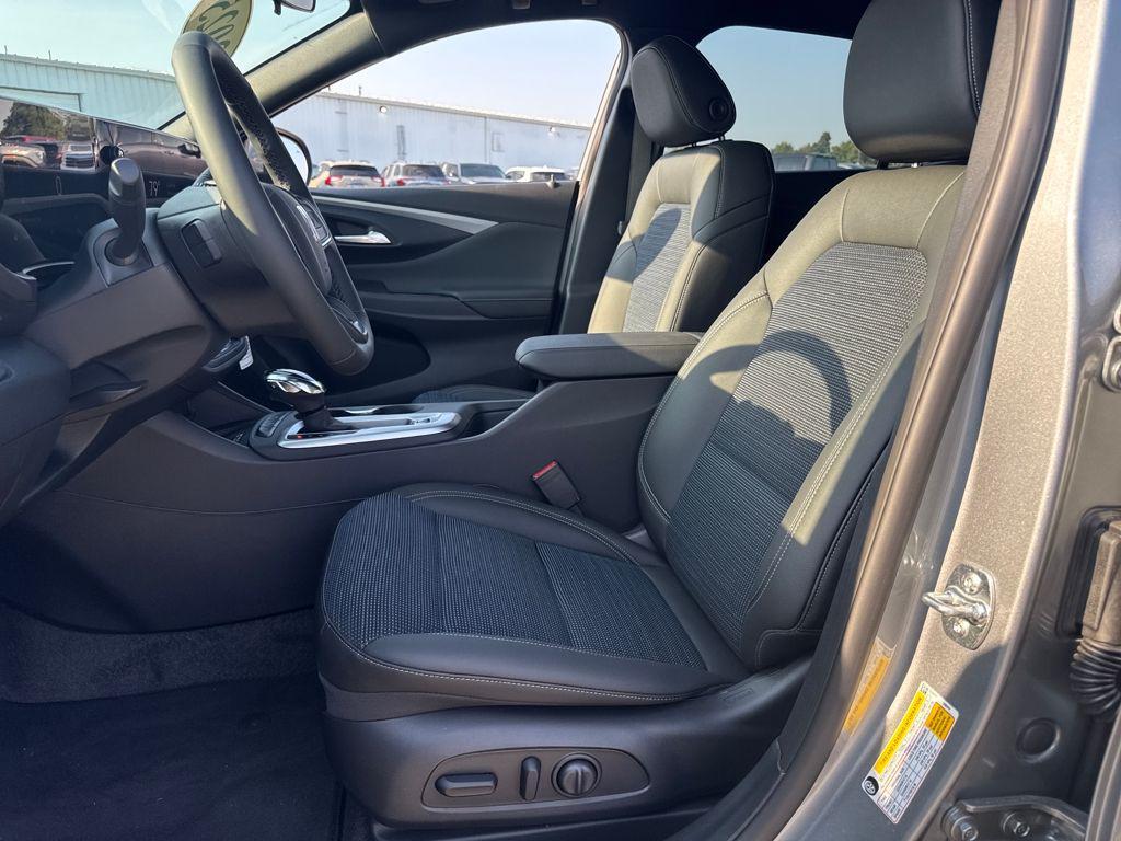 new 2025 Buick Envista car, priced at $26,798