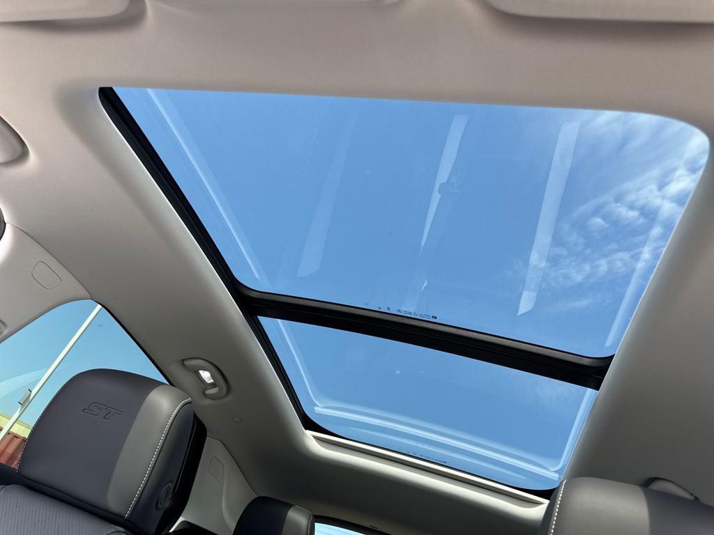 new 2025 Buick Envision car, priced at $41,298