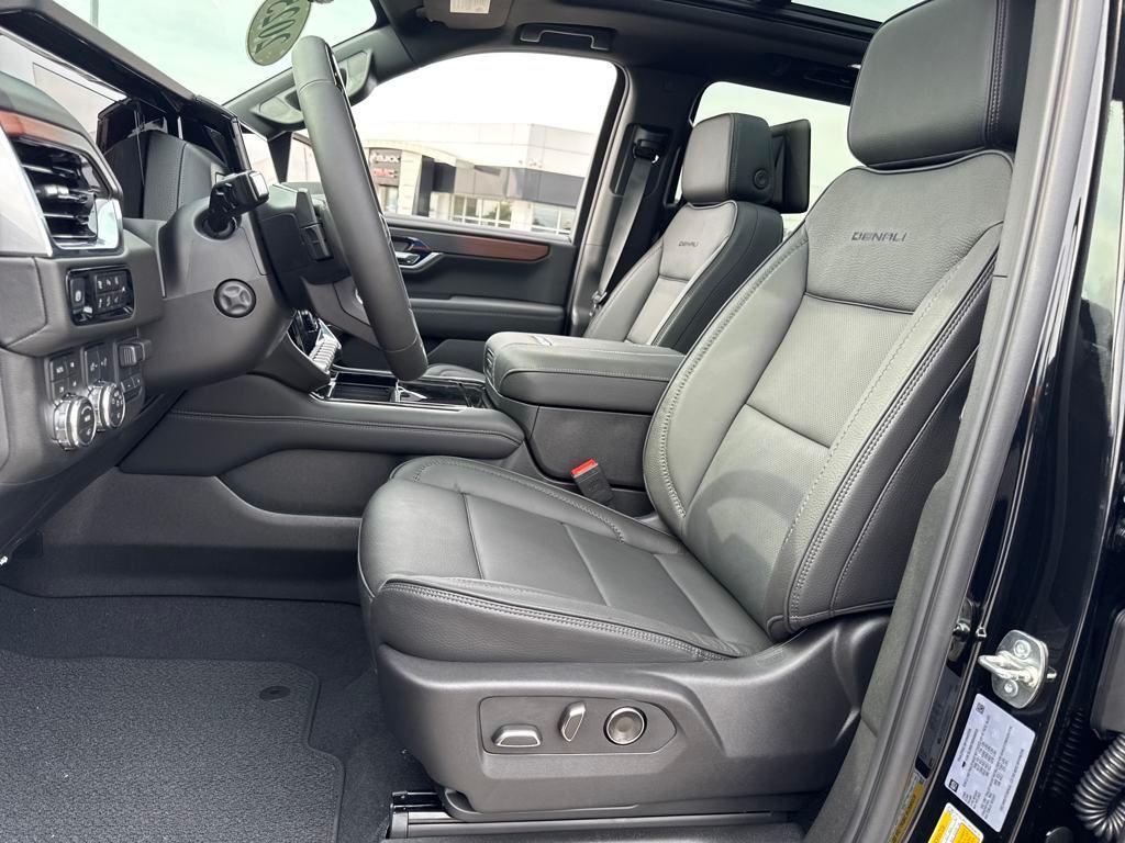 new 2025 GMC Yukon XL car, priced at $98,519