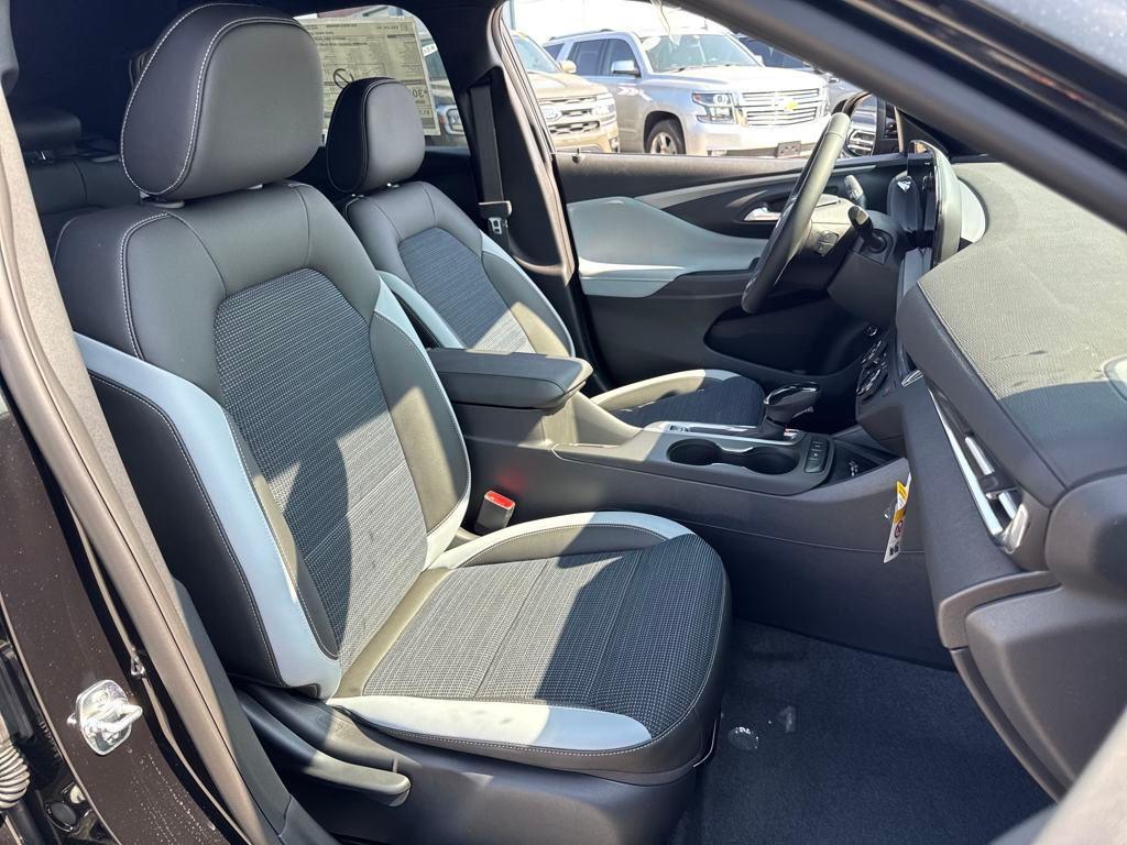 new 2025 Buick Envista car, priced at $25,682