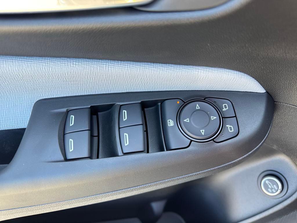 new 2025 Buick Envista car, priced at $25,682