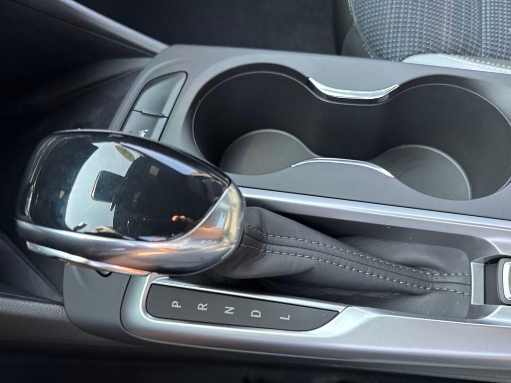 new 2025 Buick Envista car, priced at $25,682