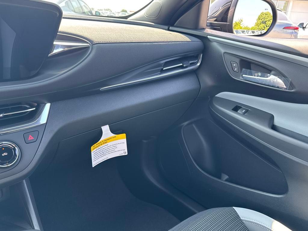 new 2025 Buick Envista car, priced at $25,682