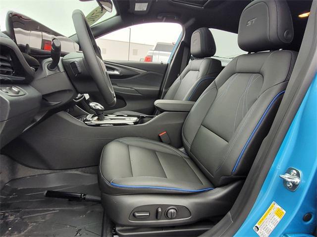 new 2025 Buick Envista car, priced at $30,654
