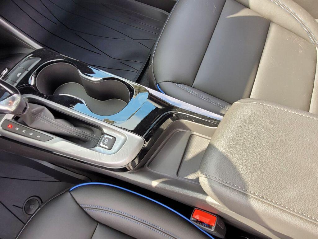 new 2025 Buick Envista car, priced at $27,517