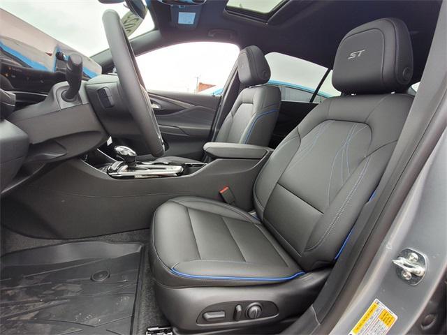 new 2025 Buick Envista car, priced at $30,755