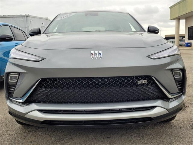 new 2025 Buick Envista car, priced at $30,755