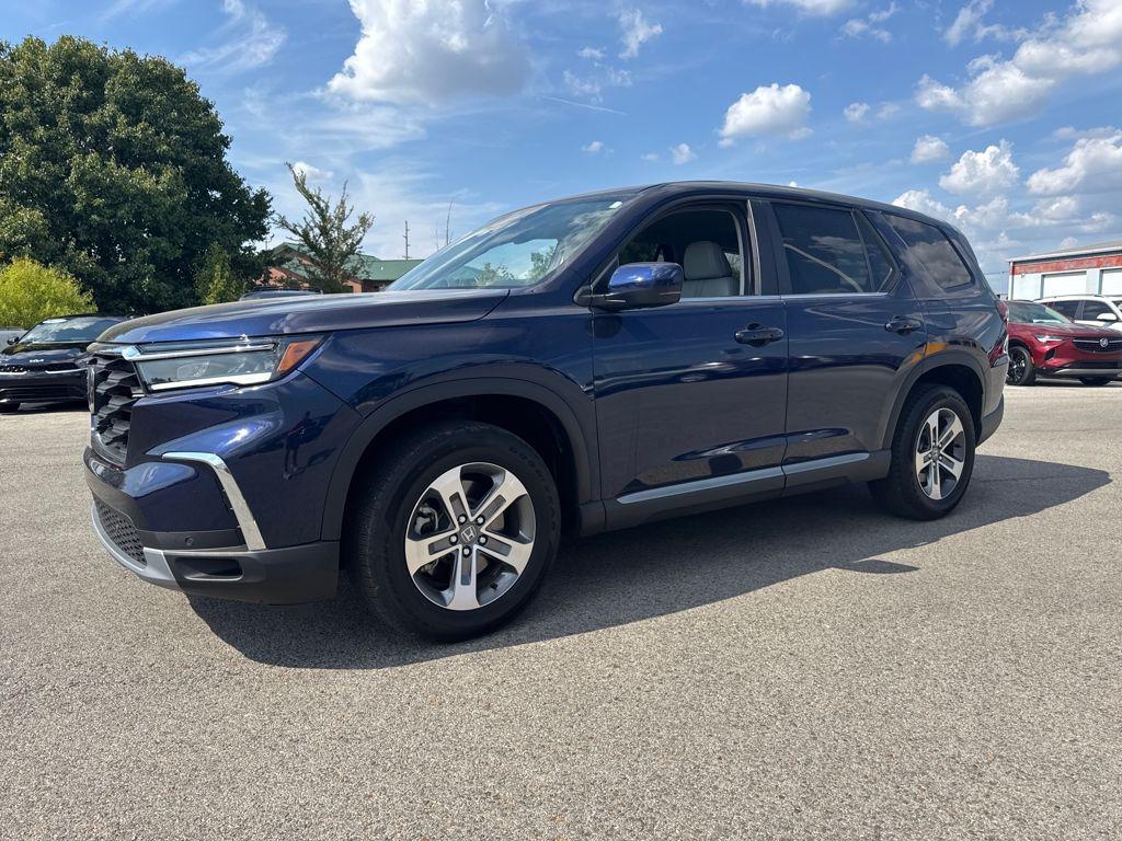 used 2025 Honda Pilot car, priced at $44,497