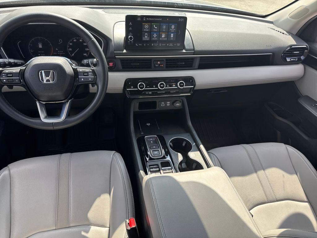 used 2025 Honda Pilot car, priced at $44,497