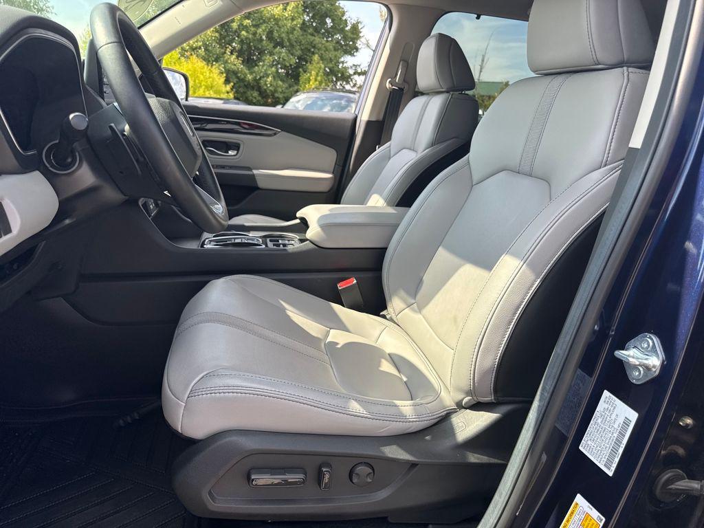 used 2025 Honda Pilot car, priced at $44,497