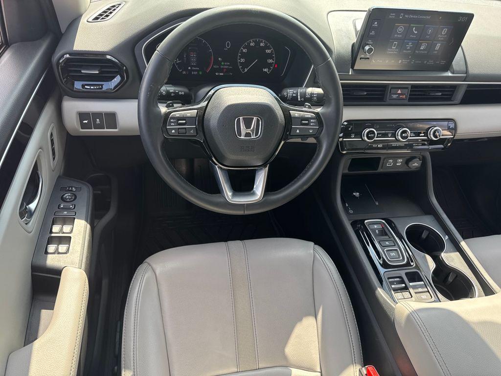 used 2025 Honda Pilot car, priced at $44,497