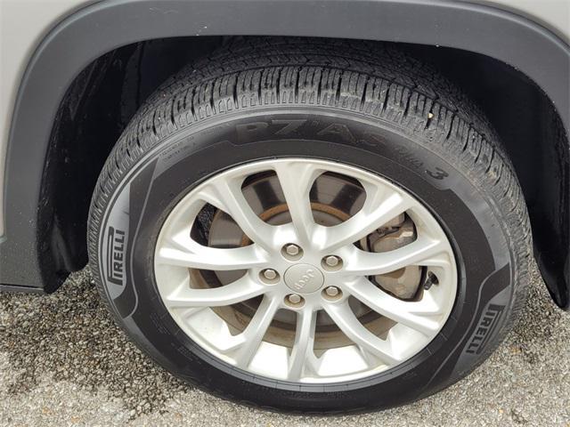 used 2020 Jeep Cherokee car, priced at $16,997