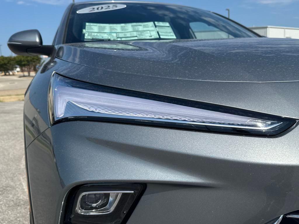 new 2025 Buick Envista car, priced at $26,798