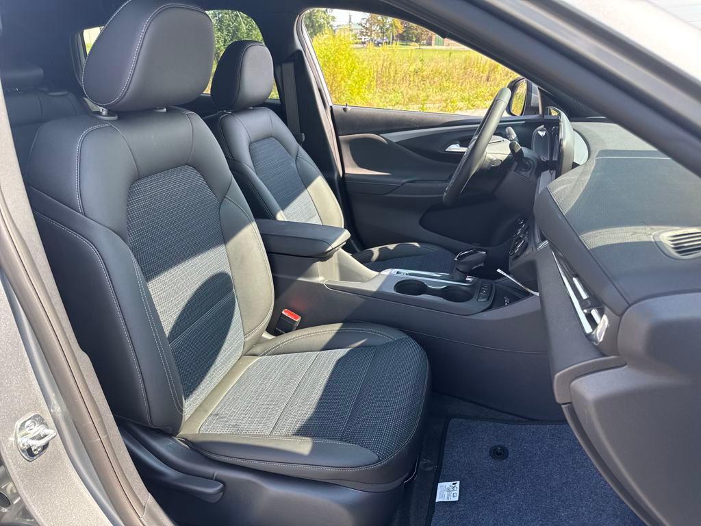 new 2025 Buick Envista car, priced at $26,798