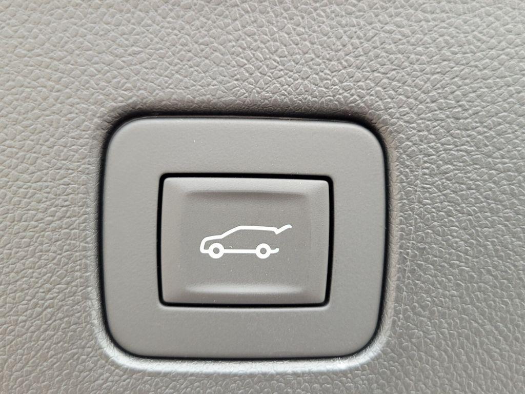 new 2025 Buick Envista car, priced at $26,989