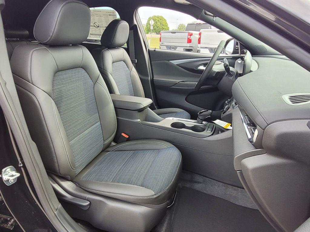 new 2025 Buick Envista car, priced at $26,989