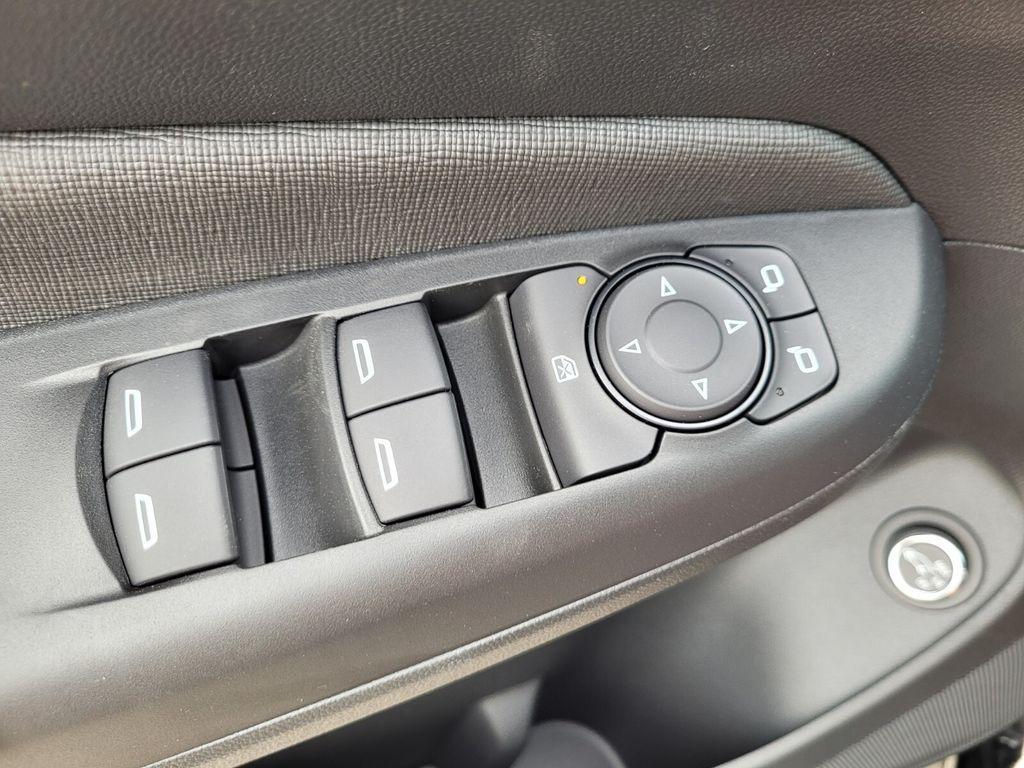 new 2025 Buick Envista car, priced at $26,989