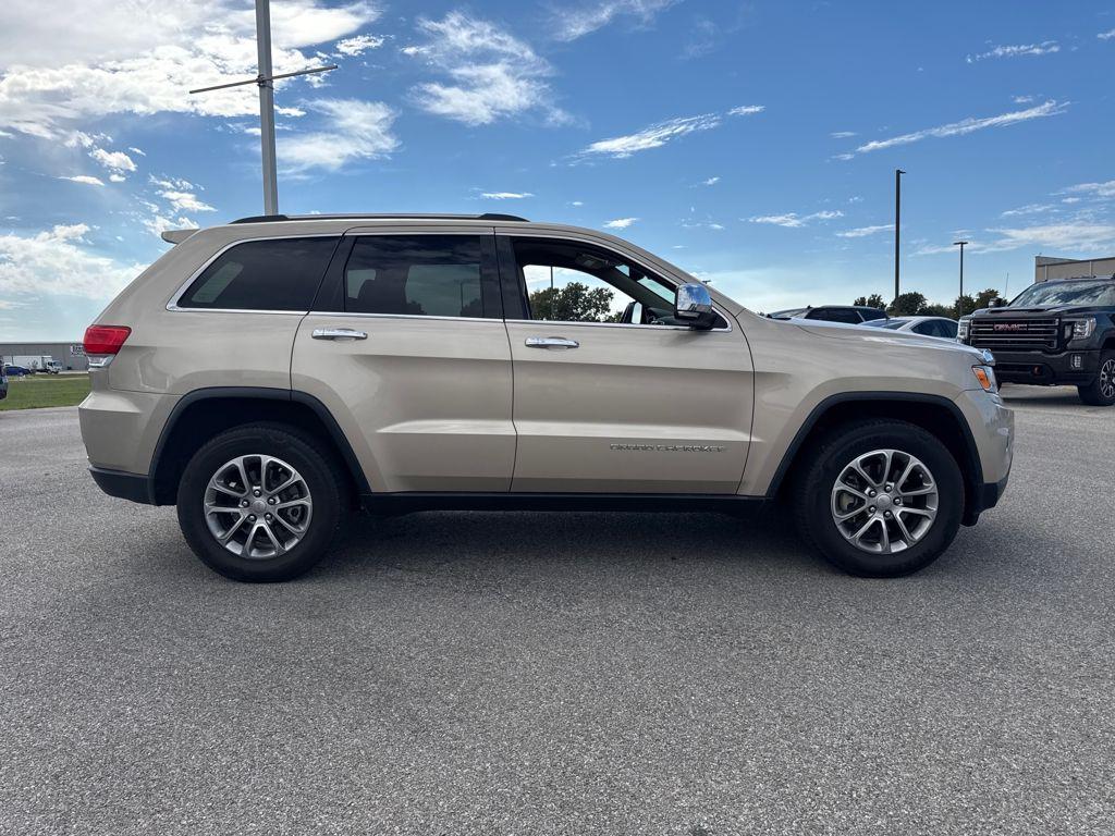 used 2015 Jeep Grand Cherokee car, priced at $15,497