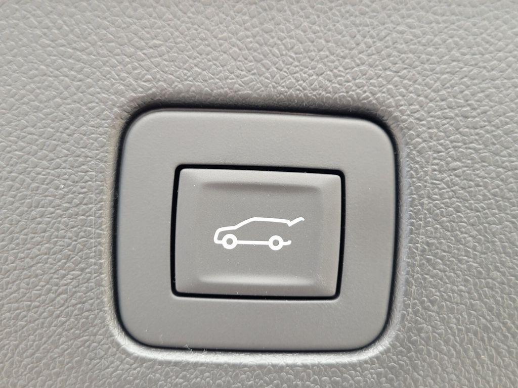 new 2025 Buick Envista car, priced at $29,530