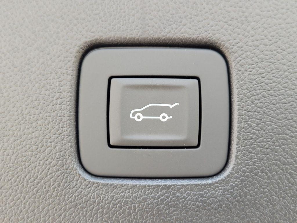 new 2025 Buick Envista car, priced at $25,865