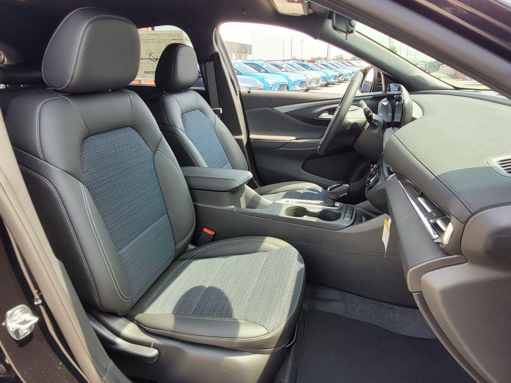 new 2025 Buick Envista car, priced at $25,865
