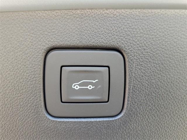 new 2025 Buick Envista car, priced at $28,114