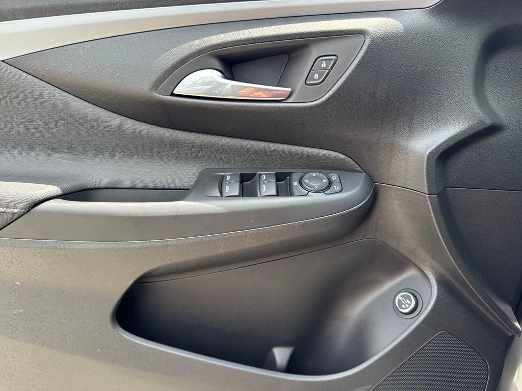 new 2025 Buick Envista car, priced at $26,798