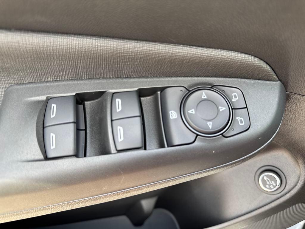 new 2025 Buick Envista car, priced at $26,798