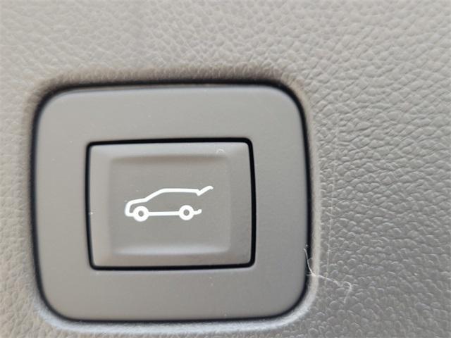 new 2025 Buick Envista car, priced at $30,260