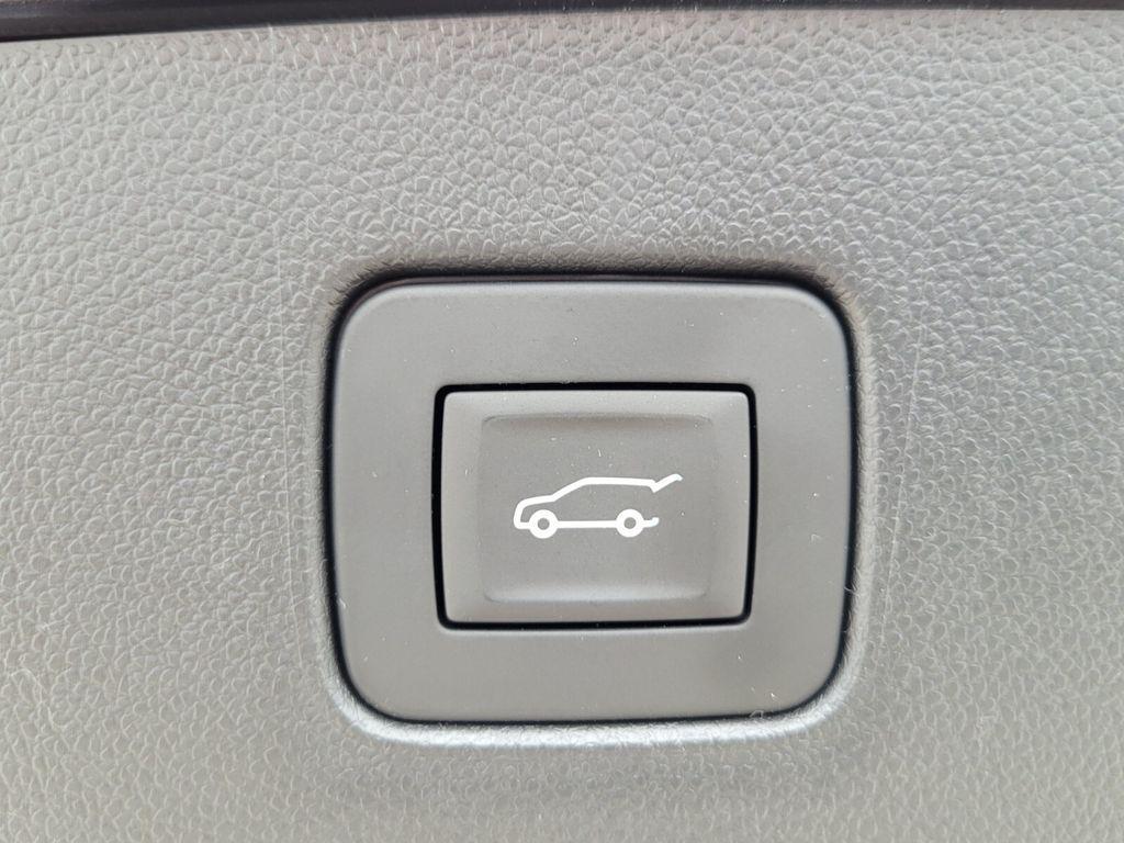 new 2025 Buick Envista car, priced at $27,729