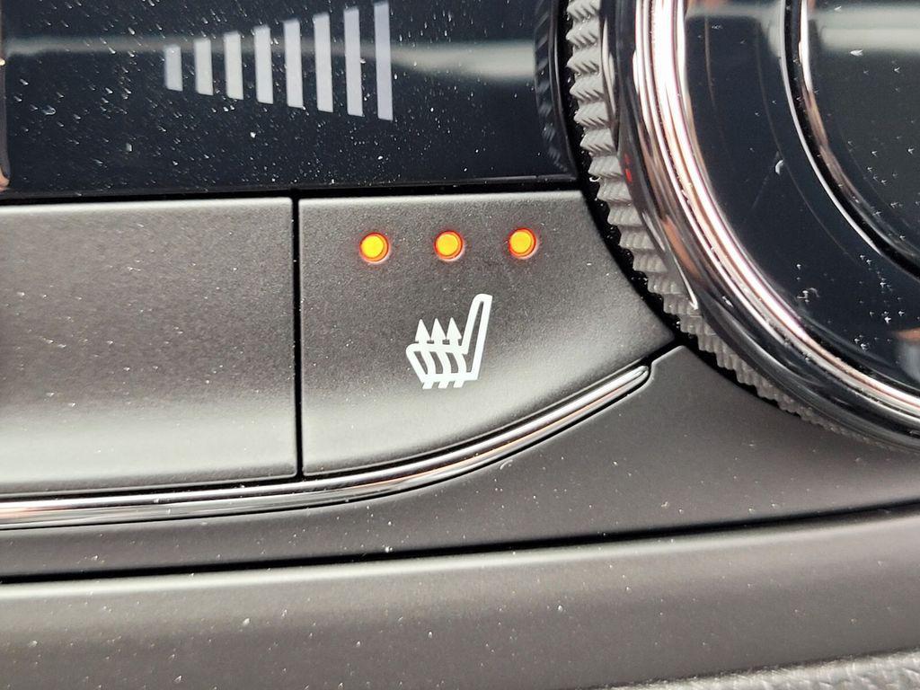 new 2025 Buick Envista car, priced at $27,729