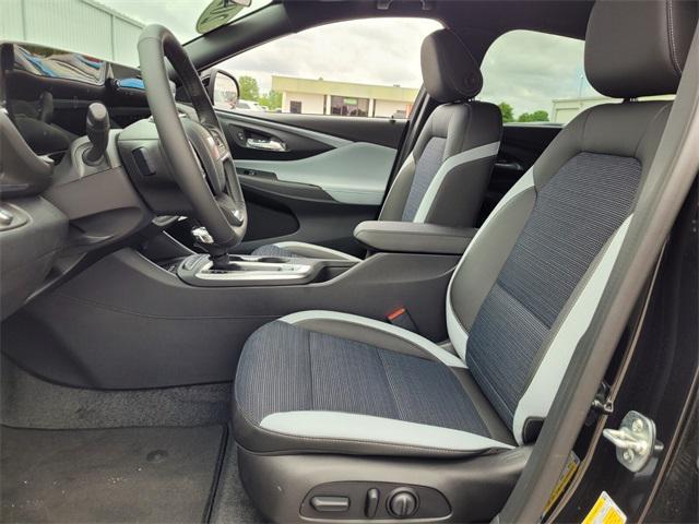 new 2025 Buick Envista car, priced at $28,114