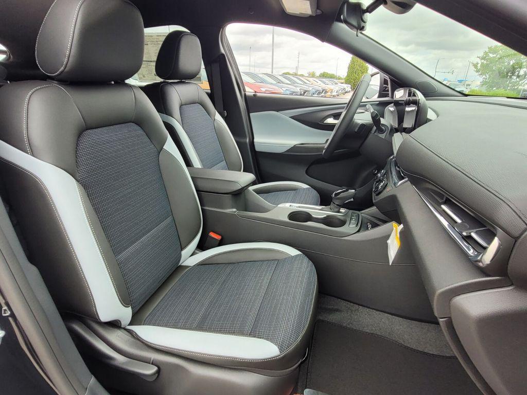 new 2025 Buick Envista car, priced at $27,729