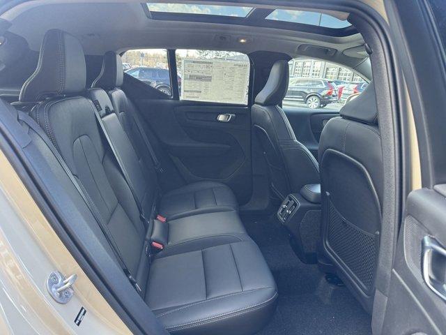 new 2025 Volvo XC40 car