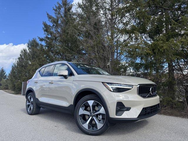new 2025 Volvo XC40 car