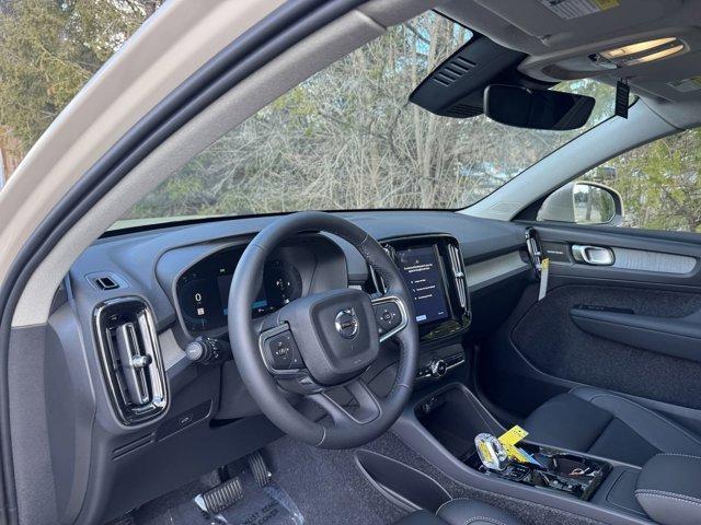 new 2025 Volvo XC40 car