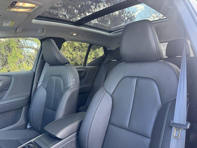 new 2025 Volvo XC40 car