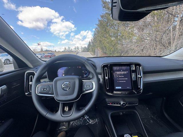 new 2025 Volvo XC40 car
