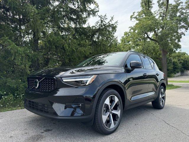 new 2025 Volvo XC40 car