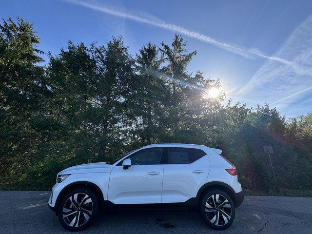 new 2025 Volvo XC40 car